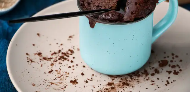 Brownie de caneca com doce de leite: pronto em 1 minuto