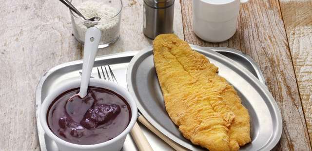 Você precisa provar esta receita de peixe frito com açaí paraense