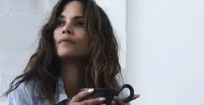 Aos 51 anos, Halle Berry posta foto de biquíni para receber 2018