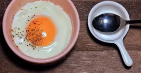 Faça um delicioso ovo no micro-ondas em apenas 2 minutos para o café da manhã