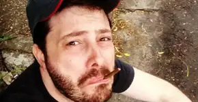 Danilo Gentili posa com PMs e faz piada sobre sua condenação