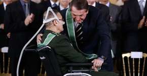 Guru de Bolsonaro deleta frase sobre c* de general Villas Bôas