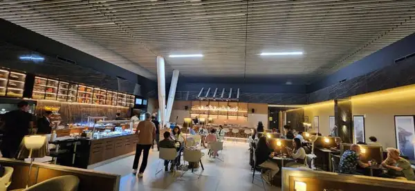 Lounge da Latam no Aeroporto Internacional Arturo Merino Benítez