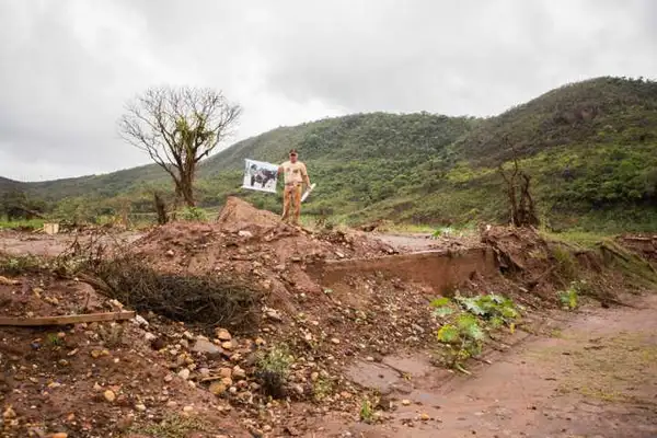 Neste local, o morador construiu a casa em que vivia com toda a família