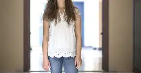 Atriz de ’13 Reasons Why’ fala sobre gravação de cenas de estupro