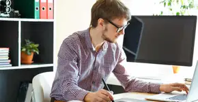 Sonha em trabalhar de casa? Conheça 6 profissões ideais!