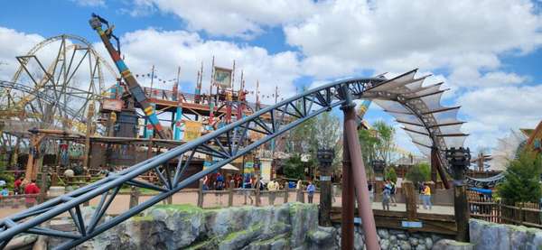 A montanha-russa Hiccup’s Wing Gliders