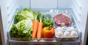 Você sabe para que serve a gaveta de baixo da geladeira? A maioria das pessoas pensa que é só para legumes, mas estão enganadas