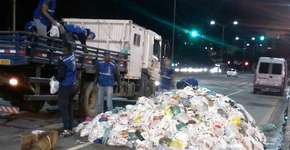 Empresa abandona na rua comida arrecadada em show de Pabllo Vittar