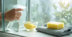 Manchas brancas do chuveiro somem sem esfregar quando usa vinagre puro ou diluído