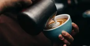 Experimente fazer este capuccino caseiro para seu café da manhã
