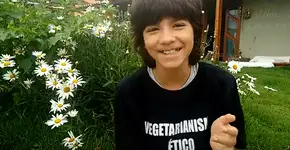 Brasileiro de 11 anos cria canal no Youtube para discutir veganismo
