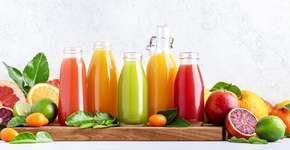 Aprenda a fazer 4 sucos para desintoxicar o corpo rapidamente