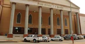 Angola fecha igrejas da Universal após denúncias de fraude