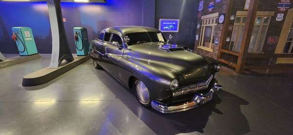 Movie Cars reúne acervo de mais de 50 carros, entre originbais e réplicas