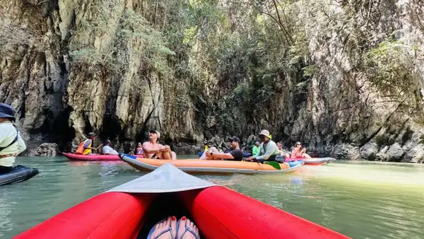 Passeio à Ilha do James Bond dura o dia todo e inclui caiaque com exploração de cavernas