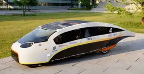Carro solar de cinco lugares é campeão do World Solar Challenge