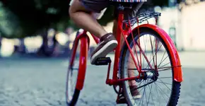 Alunos que usam bike ganham pontos extras em escola na Itália