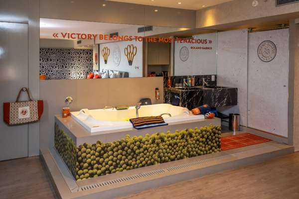 Banheiro temático da suíte do Pullman São Paulo Ibirapuera