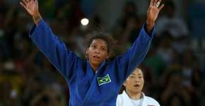 “O macaco que tinha que estar na jaula é campeão”, diz Rafaela