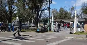 RS: Jovem invade escola e fere com machado estudantes e professora