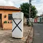 Da redação: Para que serve riscar um X com fita preta na geladeira velha antes de jogar fora? Qual o significado?
