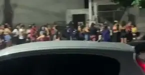 Mulheres fazem fila para ganhar vibrador grátis e são filmadas ‘como se fosse crime’