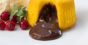 Petit gateau de cenoura fofinho com ganache de chocolate