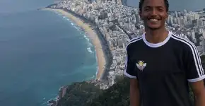 Jovens que acusaram professor negro de furtar bicicleta são demitidos