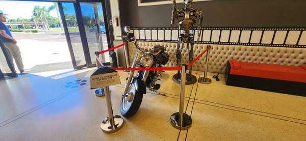 Hall de entrada do Movie Cars