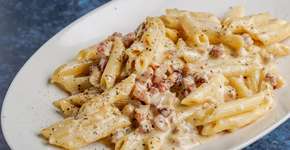 Refeição rápida e deliciosa? Este macarrão cremoso de panela de pressão é a solução