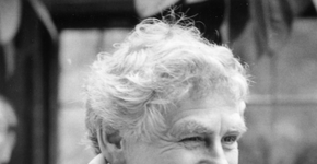 Diretor de 87 anos cria teatro para atores da terceira idade