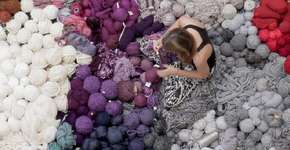 Detentos produzem coleções de tricô e crochê para grife mineira