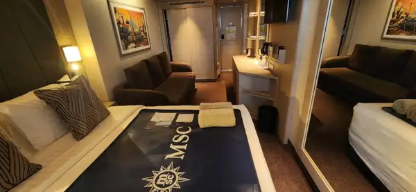 Interior de uma das cabines do MSC World America