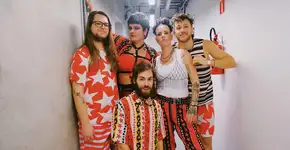 Francisco, el Hombre toca Novos Baianos