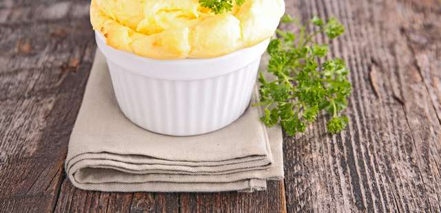 Aprenda como fazer um Soufflé de queijo perfeito sem ser chef de cozinha