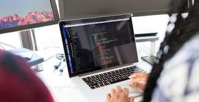 Instituto oferece 28 bolsas de estudo em TI para pessoas trans