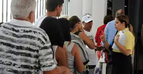 Cartilhas gratuitas ajudam a atender bem turistas idosos, LGBTQIA+ e com deficiência