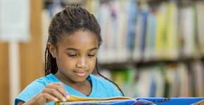 Sem portas nem porteiro: SP ganha nova biblioteca comunitária