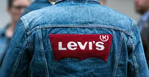 Outlet online: Farm, Colcci, Levi’s e Vans com até 70% de desconto