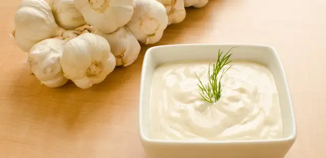 Patê de alho cremoso e delicioso: fácil de fazer e impossível de esquecer