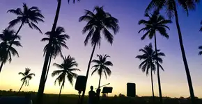 Sunset party e praia protegida são estrelas de resort na Bahia