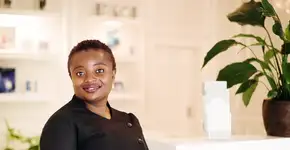 Boticário incentiva profissionais do ramo da beleza impactadas pela crise