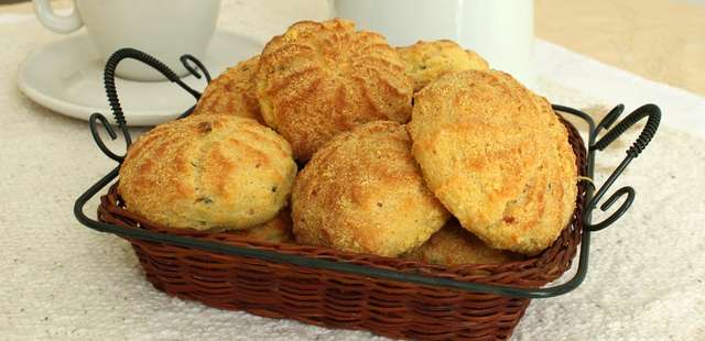 Faça uma deliciosa broa para o café da manhã em 15 minutos