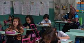 Aos 65 anos, Dona Nena resolveu aprender a ler e escrever