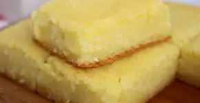 Bolo cremoso de mandioca feito no liquidificador