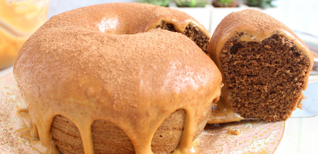 Faça um delicioso bolo de cappuccino com doce de leite em 6 passos