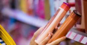 Saiba como economizar até 70% em produtos para o seu cabelo