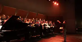 Teatro Municipal de Santo André recebe espetáculo Carmina Burana com coro de 150 vozes