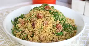 Farofa de couve prática e perfeita para comer todos os dias